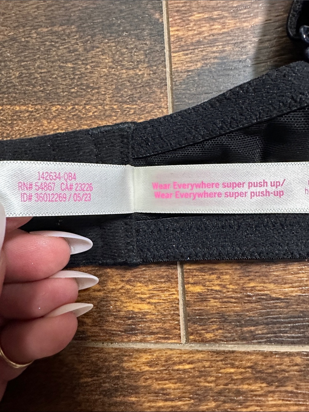 VS PINK Wear Everywhere Super Push-Up 36DD 🖤💖 Like New - Picture 3 of 8